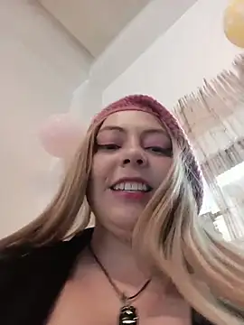madelaine-'s Live XXX Chat