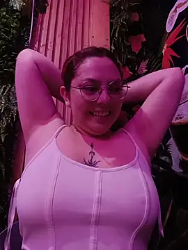 צ'אט XXX בשידור חי של madelaine-