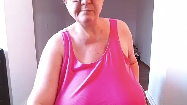 mayabbw50tits' Webcam Show
