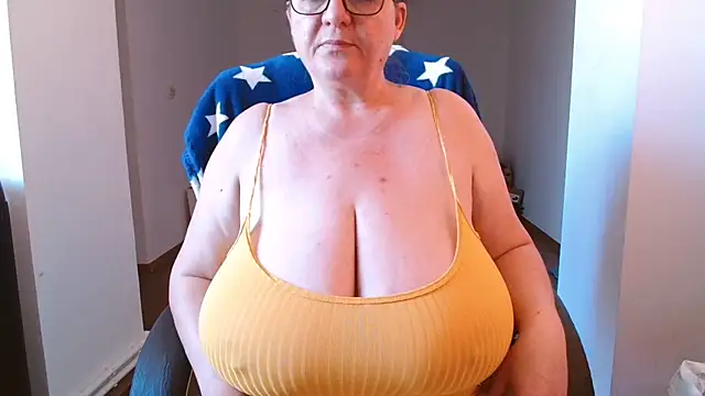 mayabbw50tits' Webcam Show