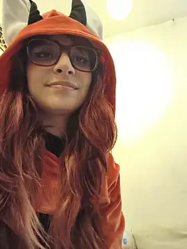 RedMeloddy élő XXX-chatje