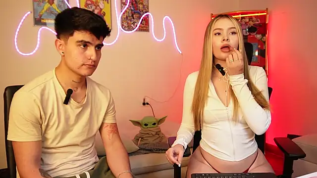 tommy_and_sophie's Live XXX Chat