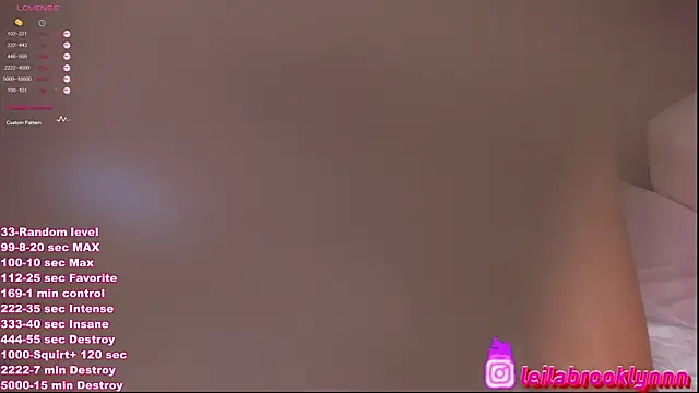 Leila_Brooklyn Show in webcam