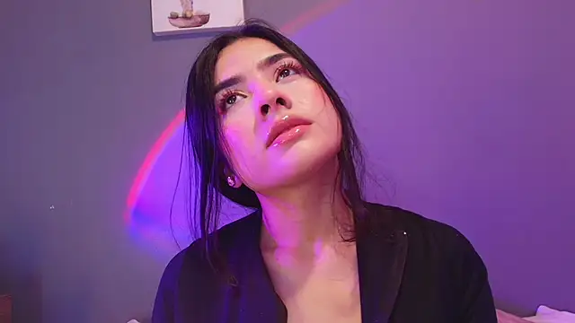 Chat XXX en directo de adara_johnson__
