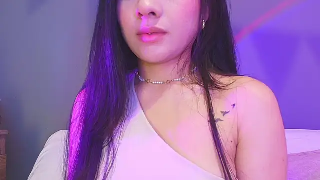 Chat XXX en directo de adara_johnson__