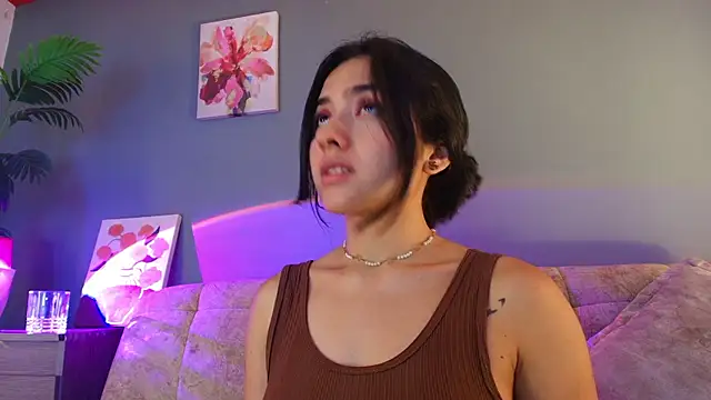 Chat XXX en directo de adara_johnson__