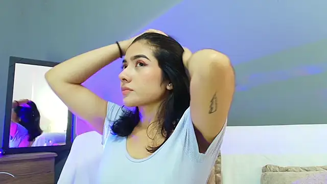 adara_johnson__ Adlı Modelin Canlı XXX Sohbeti
