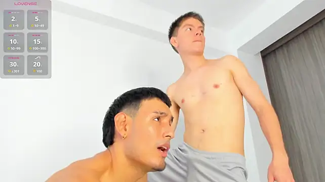 הופעת וובקאם של EAT_TWINKS