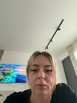 ObviouslyPeachy Webcam-Show