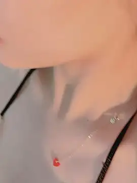 Vaidurya-Yolo's Live XXX Chat