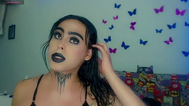Perla_Hotcortes Show in webcam