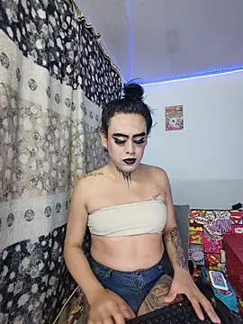 Perla_Hotcortes: διαδικτυακό σόου στην κάμερα