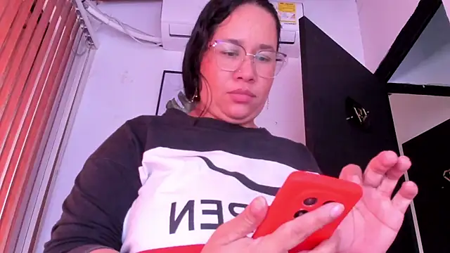 alondrabigtits' Webcam Show