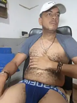 Chatroom XXX en direct de latinmartin73