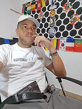 latinmartin73 网络视讯表演