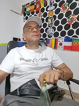 latinmartin73 Show in webcam