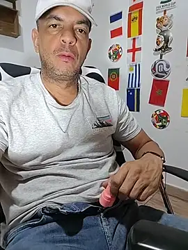 latinmartin73 Show in webcam