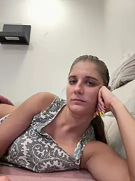 jennifer11772 Adlı Modelin Canlı XXX Sohbeti