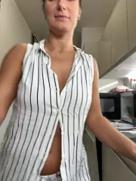 צ'אט XXX בשידור חי של jennifer11772