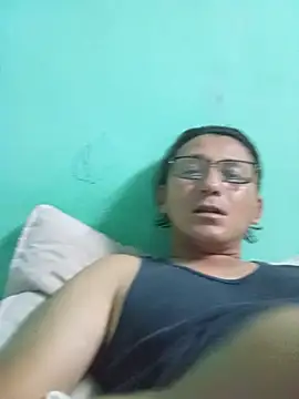 Andresguz35's Webcam Show