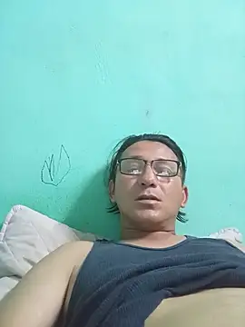 Andresguz35's Webcam Show