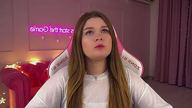 CrystalLyons' Live Sex Cam Show