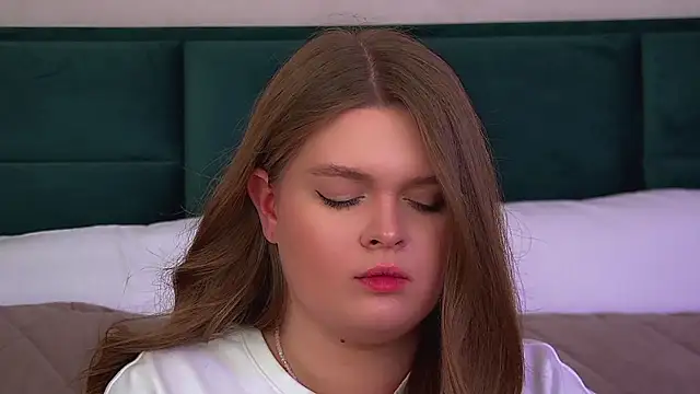 CrystalLyons – Kamerová šou
