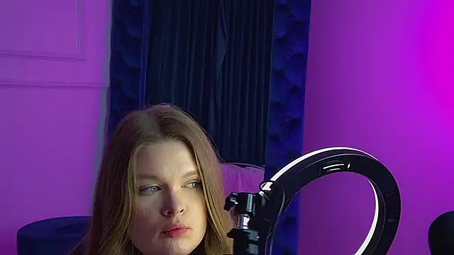 CrystalLyons' Webcam Show