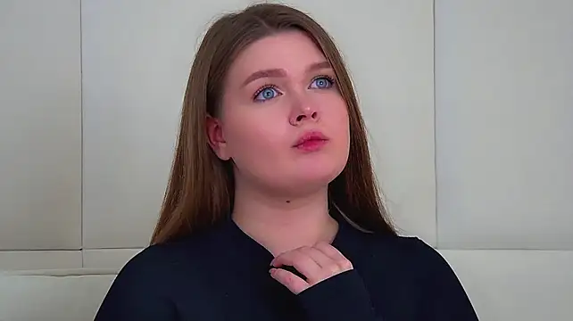 CrystalLyons' Live XXX Chat
