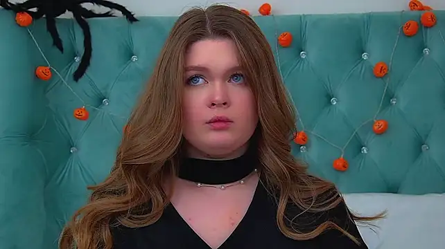 CrystalLyons' Live XXX Chat