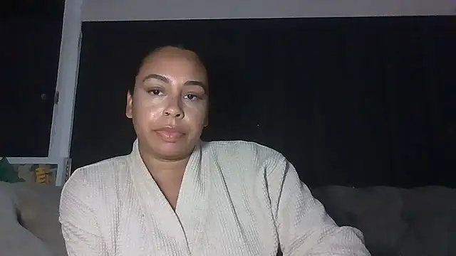 Chatroom XXX en direct de AriesBaddiee_