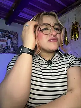 Chat XXX en directo de Sophia_Weest99