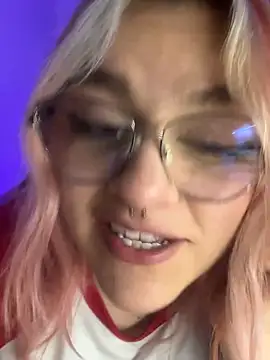 Sophia_Weest99's Live Chat Room