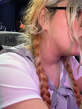 צ'אט XXX בשידור חי של Sophia_Weest99