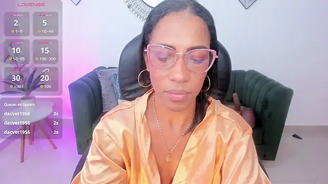 Chat XXX en directo de Shantaall_