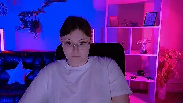 nikole_kitt Adlı Modelin Canlı Sohbet Odası