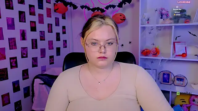 nikole_kitt's Webcam Show