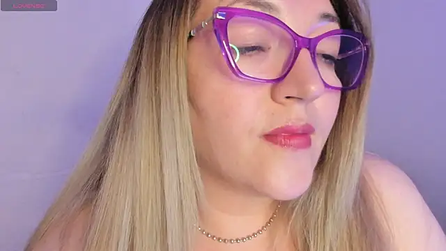 Naty_Mature_: διαδικτυακό σόου στην κάμερα