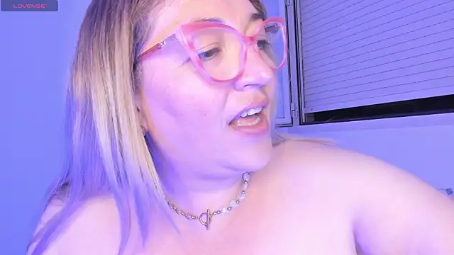 Naty_Mature_n Webbikameraesitys
