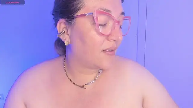 Naty_Mature_n Webbikameraesitys