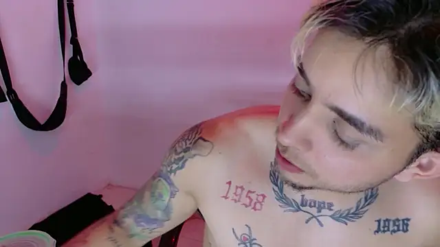 Show modela AliceandMax na web-kameri