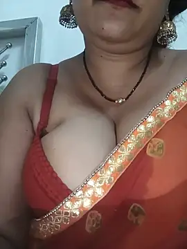 Show modela Nyra-23 na web-kameri