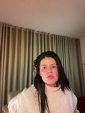 Zandrina Adlı Modelin Canlı XXX Sohbeti
