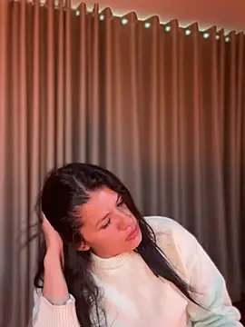 XXX chat uživo modela Aliinak