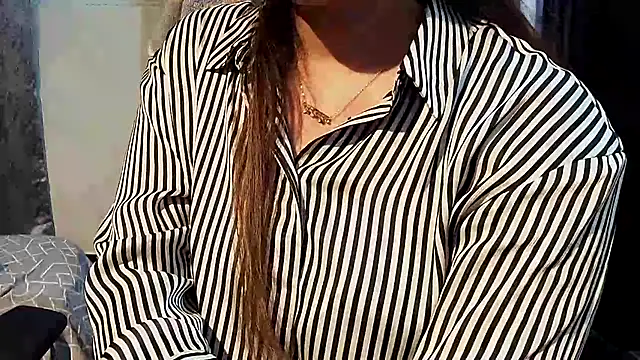 Chatroom XXX en direct de Nyra-Goddess