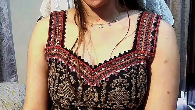 Chat XXX en directo de Nyra-Goddess