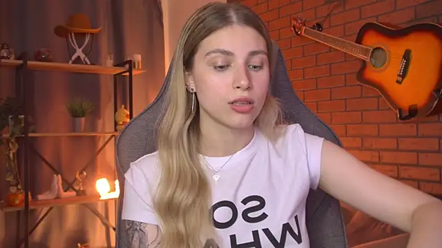 EllieCutes live XXX chat