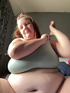 busty-bella1n Webbikameraesitys