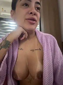 Srta_Jhenny's Webcam Show