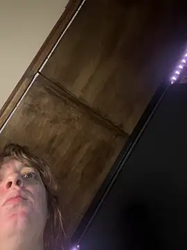 chellerayy Show in webcam